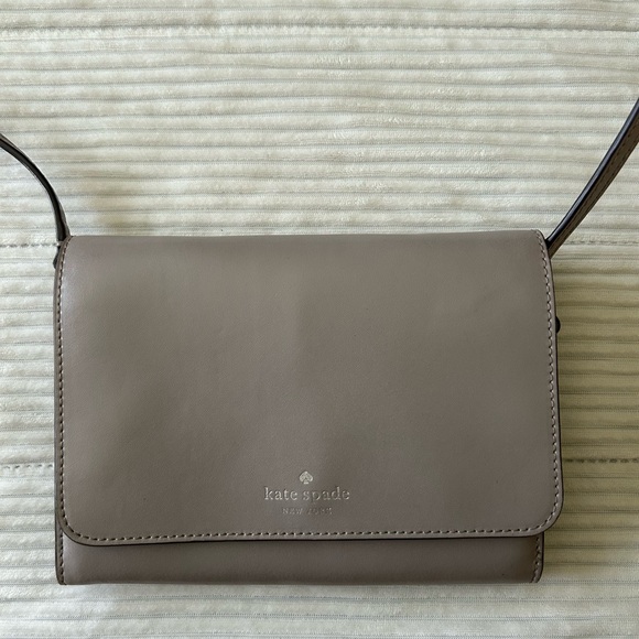 kate spade Handbags - Kate Spade Gray Crossbody Bag
